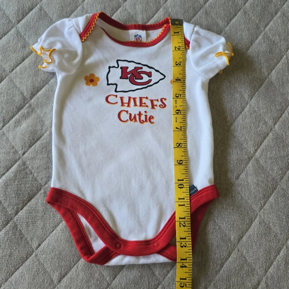 Gerber NFL Kansas City Chiefs Cutie Onesie Size 0-3 month